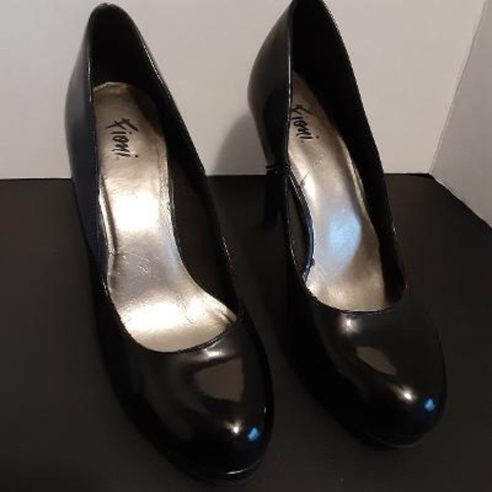 Fioni Woman Black Patent Leather High Heel Size 9